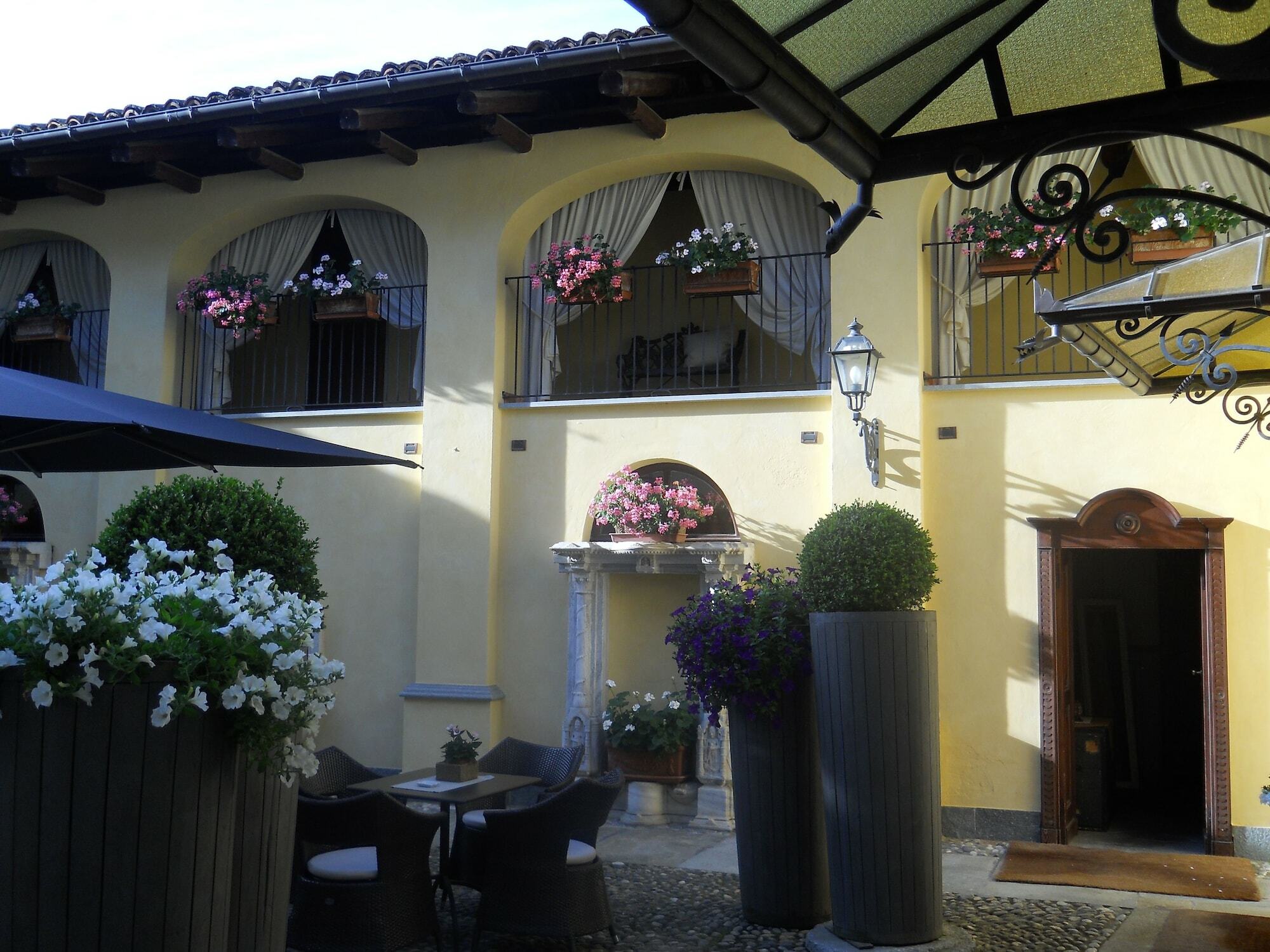 Hotel Villa Beccaris Monforte D'Alba Eksteriør billede